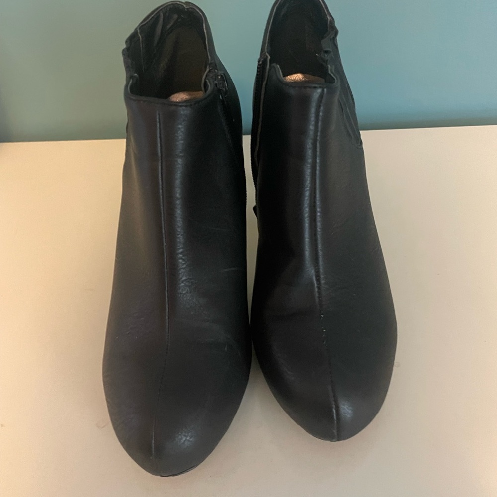 Madden girl black ankle boots with thin heel